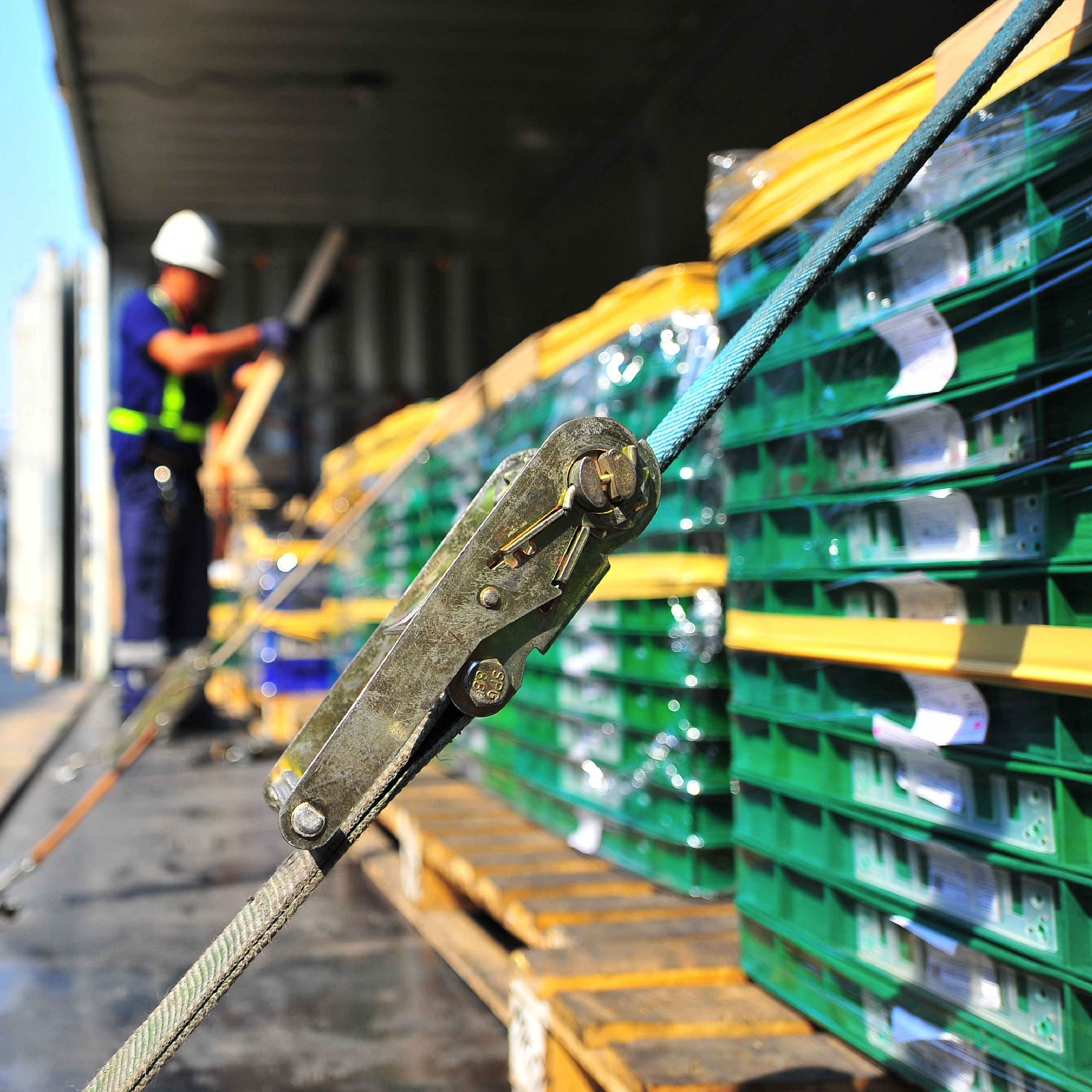 How AirFinder Can Help with Pallet Tracking